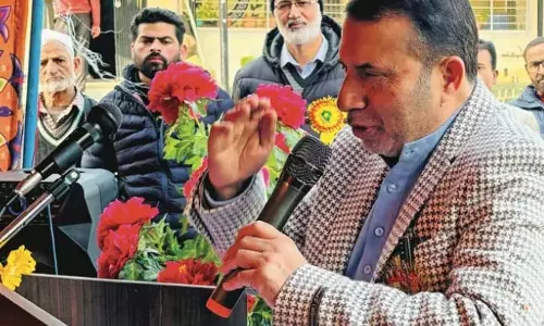 Farooq Shah ने गुलमर्ग में विकास कार्यों का निरीक्षण किया