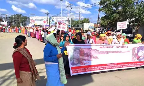 Manipur के इंफाल पूर्वी जिले में महिलाओं ने AFSPA के खिलाफ रैली निकाली