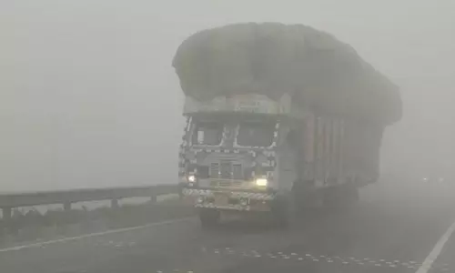 Noida : घने कोहरे के कारण एक्सप्रेसवे पर वाहनों की गति सीमा की जाएगी कम