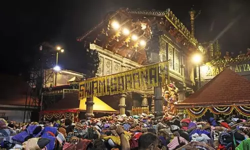 Sabarimala में मोबाइल प्रयोगशालाओं द्वारा फर्जी स्वास्थ्य कार्ड जारी करने का सिलसिला जारी Sabarimala में मोबाइल प्रयोगशालाओं द्वारा फर्जी स्वास्थ्य कार्ड जारी करने का सिलसिला जारी