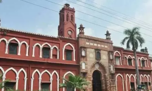 दलितों, आदिवासियों के लिए आरक्षण की मांग को लेकर छात्रों ने AMU परिसर में मार्च निकाला
