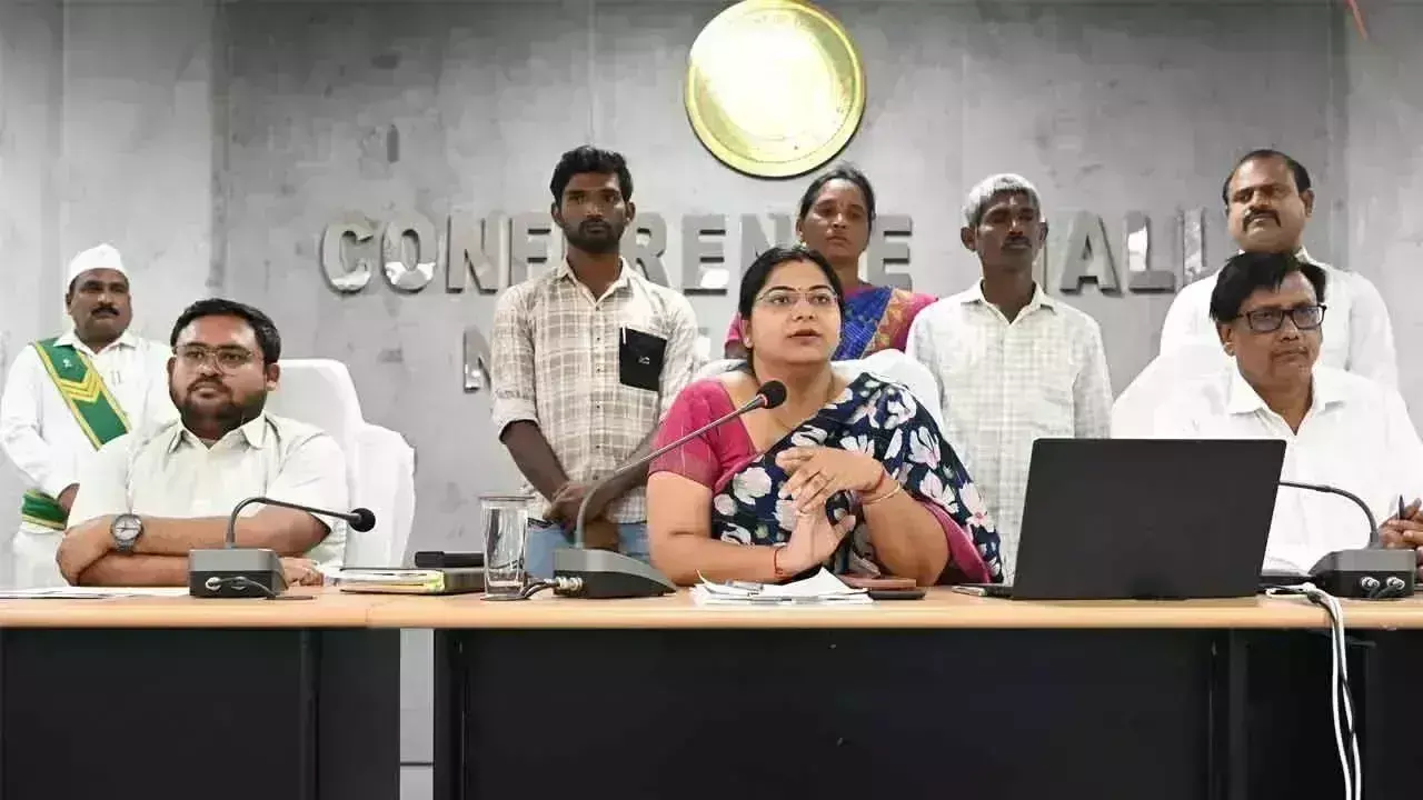 Collector ने खाड़ी क्षेत्र के पीड़ितों को हरसंभव मदद का आश्वासन दिया Collector ने खाड़ी क्षेत्र के पीड़ितों को हरसंभव मदद का आश्वासन दिया