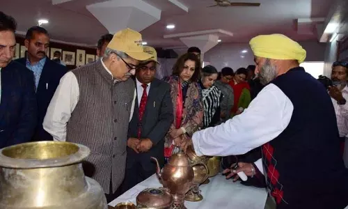 Jammu: मुख्य सचिव ने अभिनव थियेटर में दुर्लभ कलाकृतियों की प्रदर्शनी का उद्घाटन किया Jammu: मुख्य सचिव ने अभिनव थियेटर में दुर्लभ कलाकृतियों की प्रदर्शनी का उद्घाटन किया