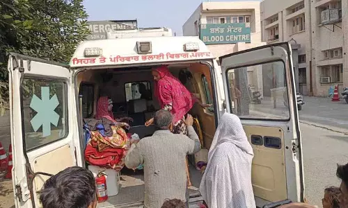 Jalandhar: पांच बच्चों सहित सात लोग झुलसे Jalandhar: पांच बच्चों सहित सात लोग झुलसे