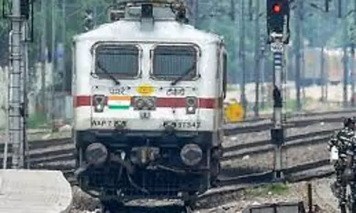 Ganganagar: वरिष्ठ नागरिक तीर्थ यात्रा योजना के तहत रेलगाड़ी रवाना