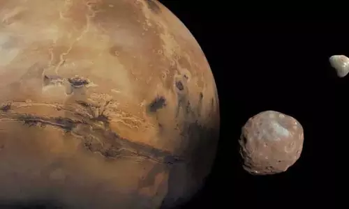 Mars ने संभवतः एक क्षुद्रग्रह को चीरकर अपने दो चंद्रमा बनाए होंगे