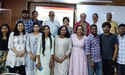 Hyderabad: लेखक ने उस्मानिया विश्वविद्यालय में छात्रों से बातचीत की Hyderabad: लेखक ने उस्मानिया विश्वविद्यालय में छात्रों से बातचीत की