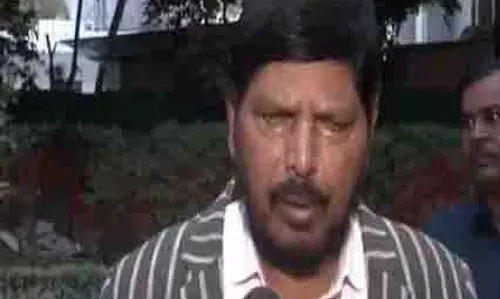 Maharashtra की जनता चाहती है कि देवेंद्र फडणवीस अगले मुख्यमंत्री बनें: केंद्रीय मंत्री रामदास अठावले Maharashtra की जनता चाहती है कि देवेंद्र फडणवीस अगले मुख्यमंत्री बनें: केंद्रीय मंत्री रामदास अठावले