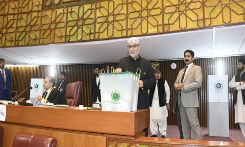 बलूच नेता ने Balochistan के लोगों के खिलाफ भेदभावपूर्ण नीतियों के लिए सिंध सरकार की आलोचना की बलूच नेता ने Balochistan के लोगों के खिलाफ भेदभावपूर्ण नीतियों के लिए सिंध सरकार की आलोचना की