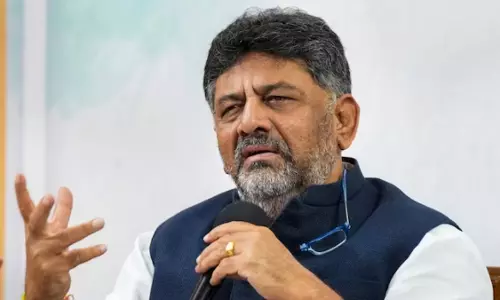 Karnataka कैबिनेट में चल रही फेरबदल की हवाएं, डिप्टी सीएम डीके शिवकुमार ने दिए संकेत Karnataka कैबिनेट में चल रही फेरबदल की हवाएं, डिप्टी सीएम डीके शिवकुमार ने दिए संकेत