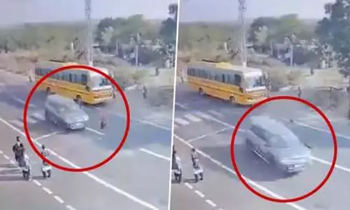 तेज रफ्तार कार ने छात्र को मारी ज़बरदस्त टक्कर, देखें VIDEO...