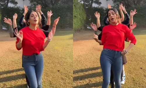 शहनाज़ गिल ने पंजाबी फिल्म के सेट पर बादशाह के गाने मोरनी पर किया डांस, देखें VIDEO... शहनाज़ गिल ने पंजाबी फिल्म के सेट पर बादशाह के गाने मोरनी पर किया डांस, देखें VIDEO...