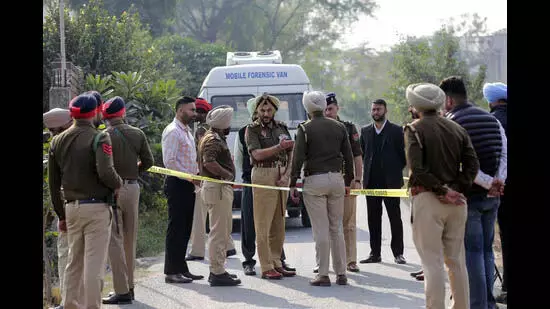 Amritsar: पुलिस हिरासत से भागने की कोशिश में एक स्नैचर को गोली लगी