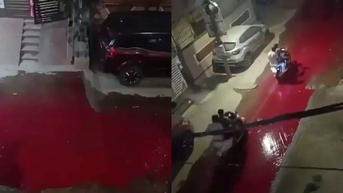 Hyderabad : सड़कों पर भर गया लाल खून जैसा पानी, लोगों में मचा हड़कंप, देखें video