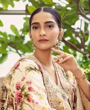 Sonam Kapoor ने दुनिया में अपने पसंदीदा लोगों के लिए खुशी मनाई