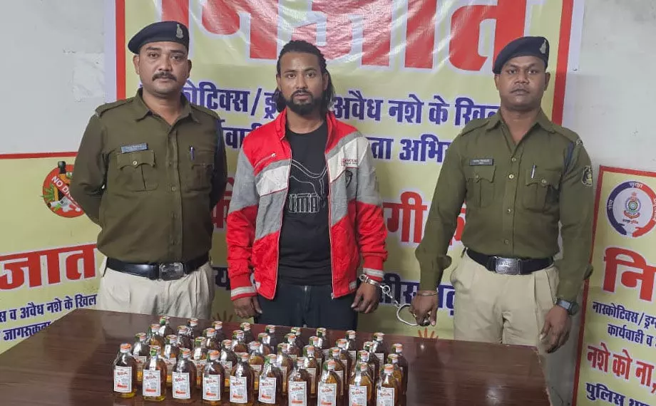 मौदहापारा पुलिस ने शराब बेच रहे कबाड़ी को पकड़ा