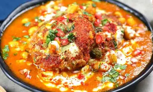 Aloo Tikki Chaat:  चटपटे स्वाद का लें लुत्फ