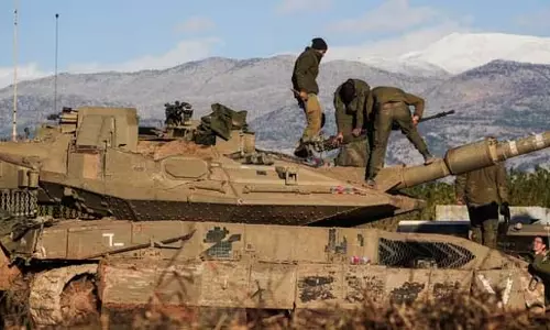 लेबनान युद्ध विराम होने से पहले Israel ने हिजबुल्लाह पर हमले तेज किये लेबनान युद्ध विराम होने से पहले Israel ने हिजबुल्लाह पर हमले तेज किये