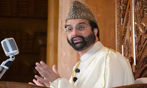 J&K: मीरवाइज ने संभल में हुई हत्याओं की निंदा की J&K: मीरवाइज ने संभल में हुई हत्याओं की निंदा की