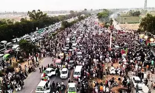 Pakistan: इमरान की रिहाई की मांग को लेकर प्रदर्शनकारियों में 6 की मौत Pakistan: इमरान की रिहाई की मांग को लेकर प्रदर्शनकारियों में 6 की मौत