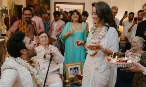 Alekha Advani के साथ स्वप्निल रोका समारोह की पहली तस्वीर Alekha Advani के साथ स्वप्निल रोका समारोह की पहली तस्वीर