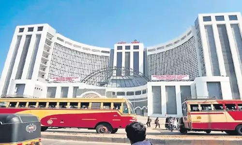 Kerala: केएसआरटीसी कलात्मक ब्रांडिंग के साथ बदलाव की योजना बना रहा Kerala: केएसआरटीसी कलात्मक ब्रांडिंग के साथ बदलाव की योजना बना रहा