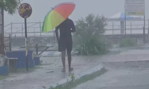 बारिश के बीच त्रिचिरापल्ली जिले में स्कूल-कॉलेज बंद, IMD ने अचानक बाढ़ की चेतावनी जारी की बारिश के बीच त्रिचिरापल्ली जिले में स्कूल-कॉलेज बंद, IMD ने अचानक बाढ़ की चेतावनी जारी की