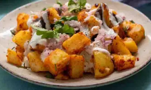Sweet Potato Chaat : वीकेंड पर बनाएं स्वीट पोटैटो चाट