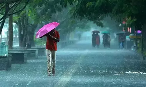 AP: कम दबाव के कारण तिरुपति जिले में भारी बारिश की चेतावनी AP: कम दबाव के कारण तिरुपति जिले में भारी बारिश की चेतावनी