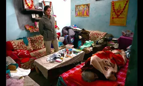 Chandigarh: बुजुर्ग महिला से बंदूक की नोक पर सोना और नकदी लूटी गई Chandigarh: बुजुर्ग महिला से बंदूक की नोक पर सोना और नकदी लूटी गई