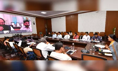 Telangana: मुख्यमंत्री ने कलेक्टरों को धान खरीद में तेजी लाने के निर्देश दिए Telangana: मुख्यमंत्री ने कलेक्टरों को धान खरीद में तेजी लाने के निर्देश दिए