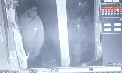 शीतला मंदिर में हार चोरी, दान पेटी तोड़कर भी पैसे ले उड़े चोर