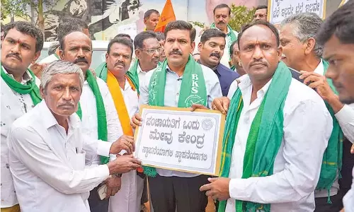 Karnataka: वक्फ बोर्ड के दुरुपयोग के खिलाफ भाजपा मजबूती से खड़ी Karnataka: वक्फ बोर्ड के दुरुपयोग के खिलाफ भाजपा मजबूती से खड़ी