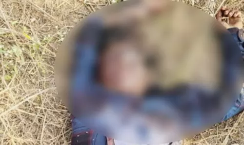 रायपुर: हत्या कर झाड़ियों में फेंकी गई लाश रायपुर: हत्या कर झाड़ियों में फेंकी गई लाश