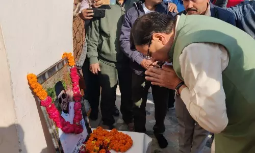 Uttarakhand: सीएम धामी ने UKD के पूर्व अध्यक्ष त्रिवेंद्र सिंह पंवार को दी श्रद्धांजलि