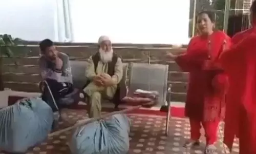 HP: कश्मीरी शॉल विक्रेताओं को परेशान करने के लिए महिला ने मांगी माफ़ी