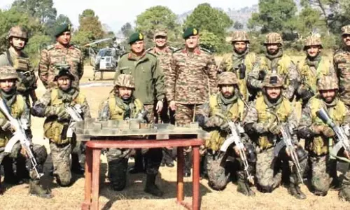 GOC White Knight कोर ने सुंदरबनी के अग्रिम इलाकों का दौरा किया