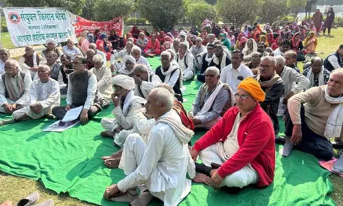 Haryana : एमएसपी गारंटी और कर्ज माफी की मांग को लेकर एसकेएम ने पलवल में किया प्रदर्शन