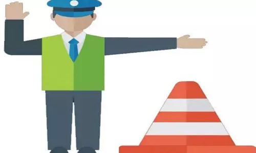 KVFGU ने सड़क सुरक्षा अभियान के लिए यातायात पुलिस की सराहना की