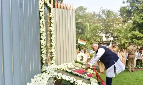 MH: 26/11 मुंबई आतंकी हमले की बरसी पर शहीदों को श्रद्धांजलि दी गई MH: 26/11 मुंबई आतंकी हमले की बरसी पर शहीदों को श्रद्धांजलि दी गई