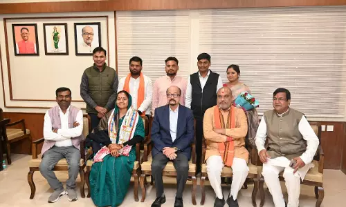 राज्यपाल डेका शामिल हुए मंत्री रजवाड़े के गृह प्रवेश कार्यक्रम में राज्यपाल डेका शामिल हुए मंत्री रजवाड़े के गृह प्रवेश कार्यक्रम में