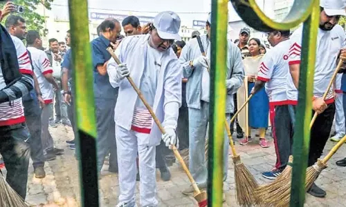 CM Majhi ने नागरिकों से संविधान को बनाए रखने का आग्रह किया
