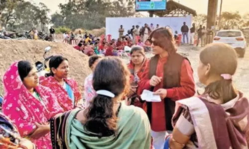 Odisha में विस्थापित महिलाओं ने कोयला खदान का संचालन ठप कर दिया