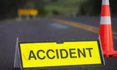 Assam : डेमो में सड़क दुर्घटना में एक व्यक्ति गंभीर रूप से घायल