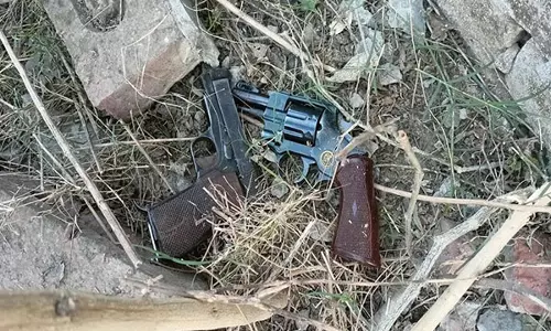 Jalandhar Police ने गोलीबारी के बाद लॉरेंस बिश्नोई गिरोह के दो साथियों को गिरफ्तार किया Jalandhar Police ने गोलीबारी के बाद लॉरेंस बिश्नोई गिरोह के दो साथियों को गिरफ्तार किया