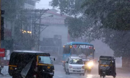 Kerala Weather Alert: चक्रवात फेंगल के कारण 4 दिनों तक बारिश होगी Kerala Weather Alert: चक्रवात फेंगल के कारण 4 दिनों तक बारिश होगी