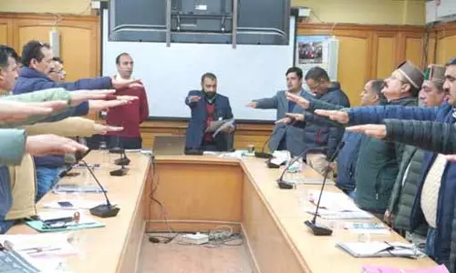 Kinnaur DC ने प्रमुख विकास परियोजनाओं की प्रगति की समीक्षा की