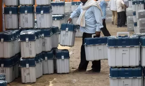 Maharashtra elections : एमवीए ने वीवीपैट, ईवीएम के सत्यापन की मांग की, यूबीटी और कांग्रेस, शिवसेना ने छेड़छाड़ का लगाया आरोप Maharashtra elections : एमवीए ने वीवीपैट, ईवीएम के सत्यापन की मांग की, यूबीटी और कांग्रेस, शिवसेना ने छेड़छाड़ का लगाया आरोप