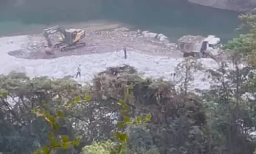 Himachal: ग्रामीणों ने न्यूगल नदी में अवैध खनन का विरोध किया