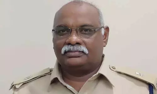 ओंगोल में पूर्व CID अधिकारी गिरफ्तार ओंगोल में पूर्व CID अधिकारी गिरफ्तार